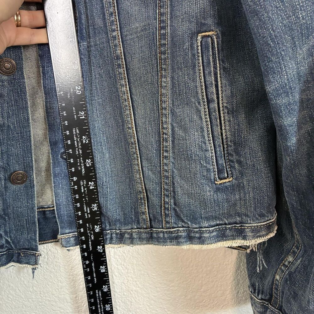 Levi's Jean Jacket Mens Medium Blue Denim Trucker Raw Hem Distressed 70589 - Picture 9 of 16